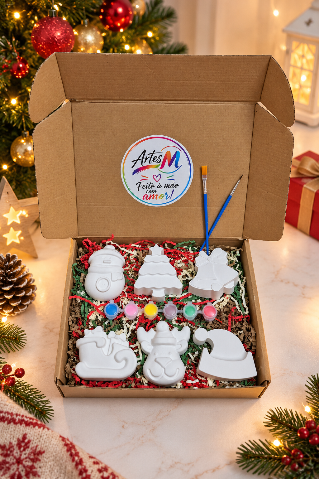 Caixa Criativa de Natal com 6 figuras de gesso, 6 tintas e 2 pincéis para crianças pintarem