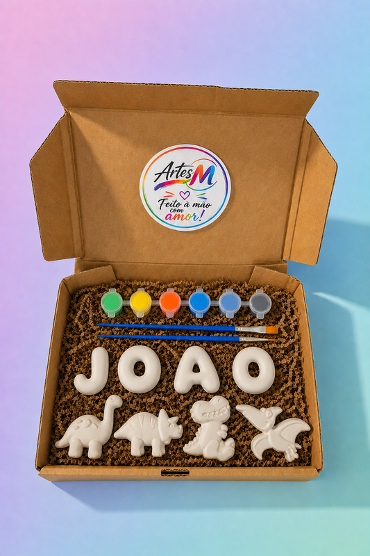 Caixa personalizada com nome em Letras Bubble, dinossauros de gesso, tintas e pincéis