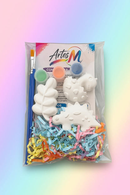 Lembrança de aniversário Dinossauros com figuras de dinossauros de gesso, três tintas e dois pincéis