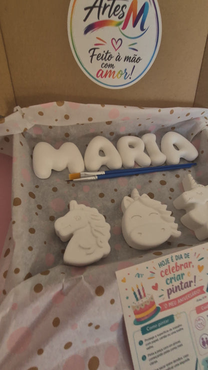 Caixa Personalizada com Nome – Letras Bubble + Unicórnios